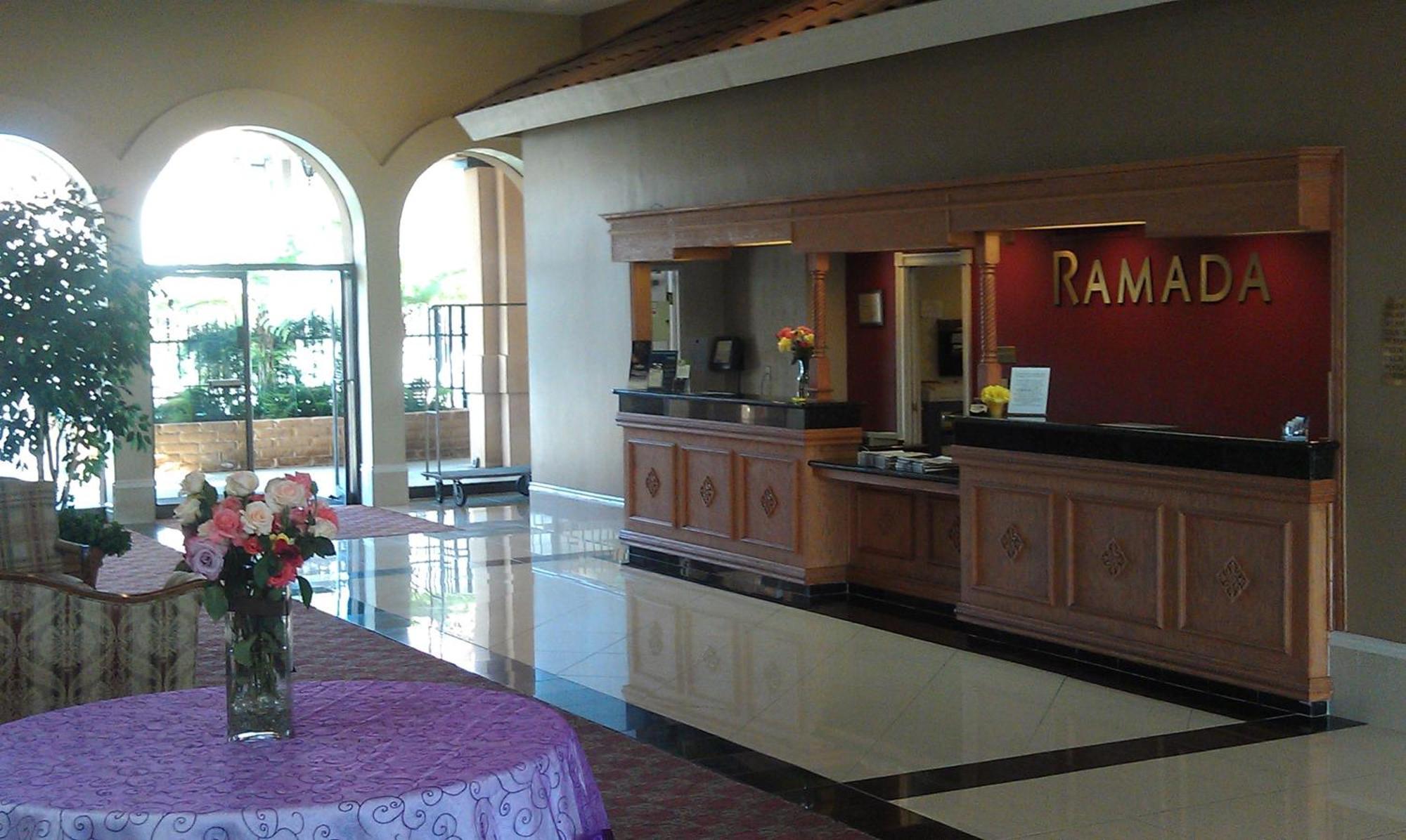 Ramada By Wyndham Fresno North Hotel Exterior foto